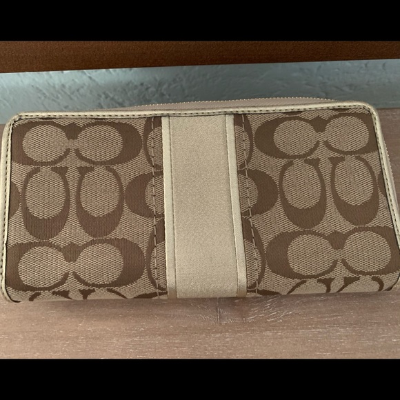 Coach Wallet - Picture 3 of 4